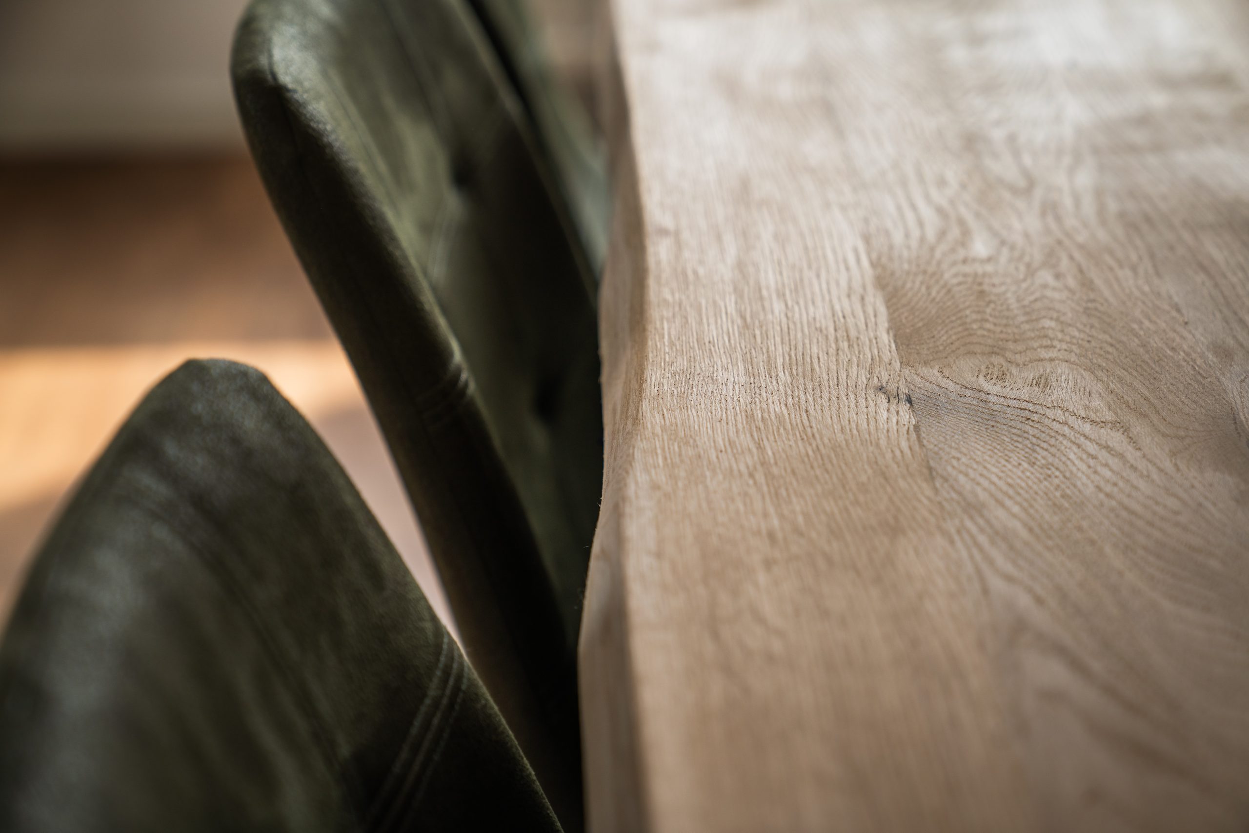 Eiken (boomstam) tafel met stalen rechte poten - Afbeelding 10