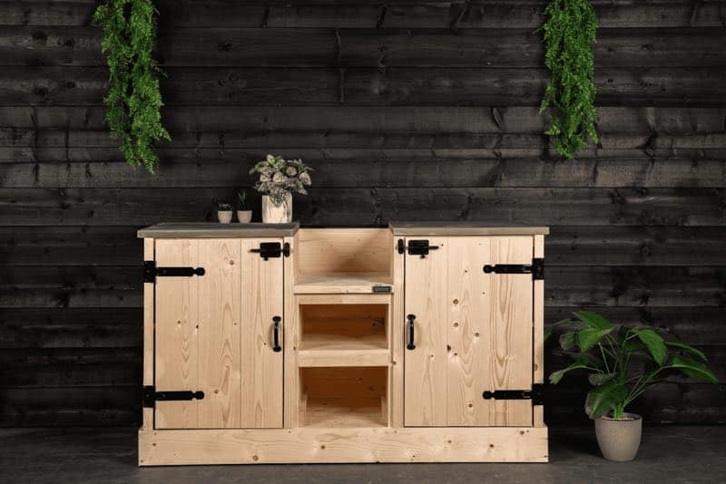 Buitenkeuken met kastmodules en werkblad