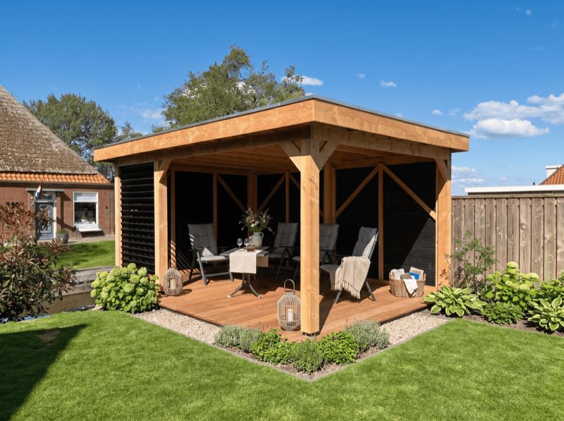 Douglas overkapping met plat dak in een aangelegde tuin